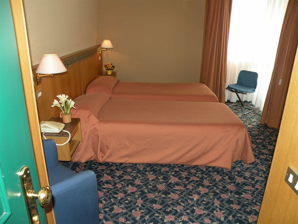 Hotel Oleggio Malpensa Oda fotoğraf