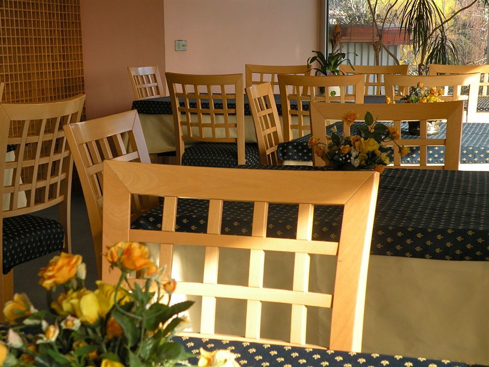 Hotel Oleggio Malpensa Restoran fotoğraf